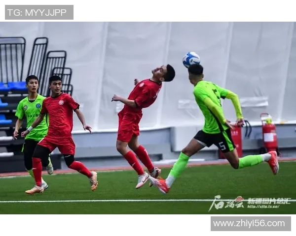 足球缚少年在绿茵场上的梦想与奋斗之旅